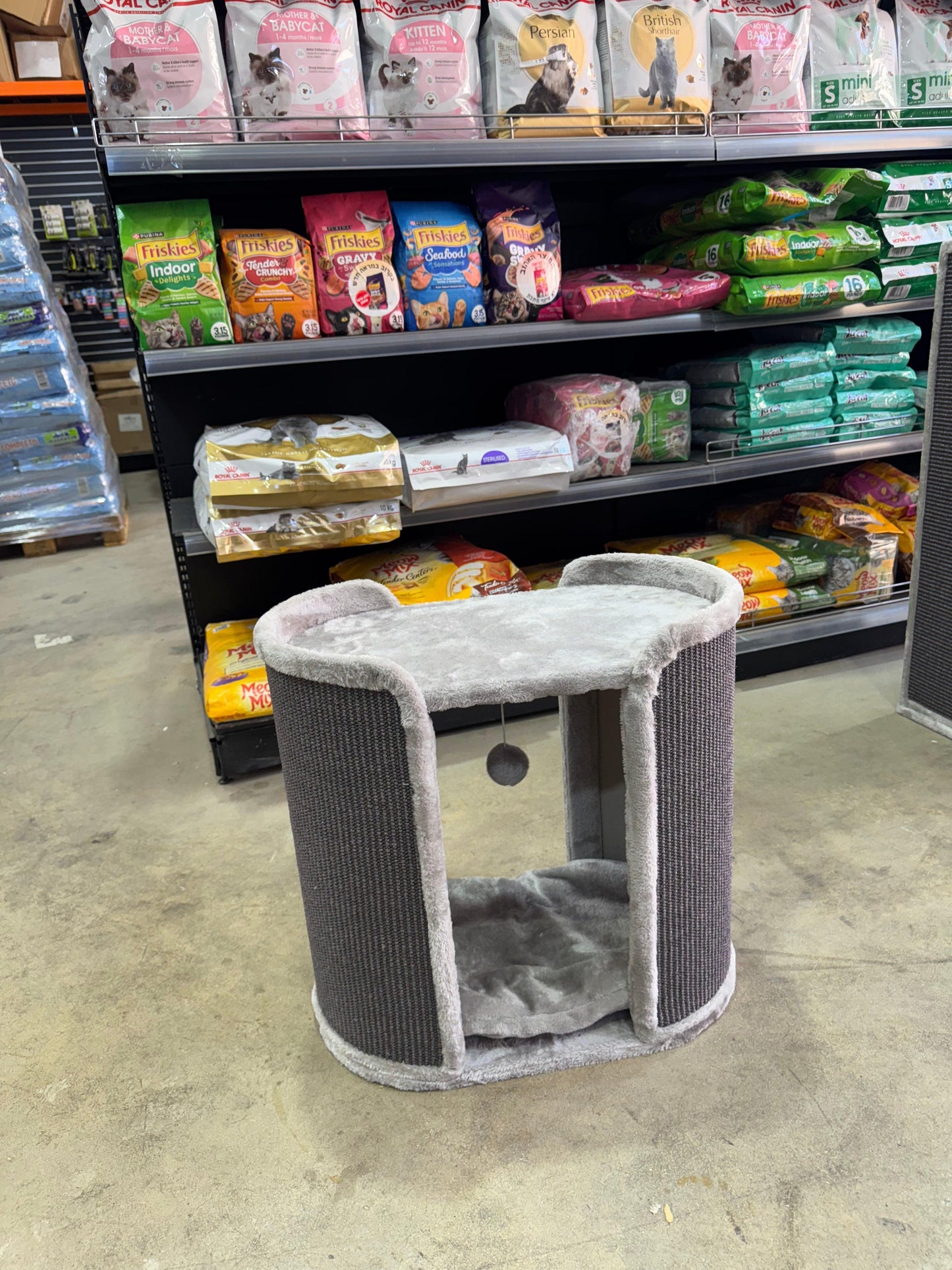 Hoofie — уютное кошачье дерево с зоной отдыха и когтеточкой.