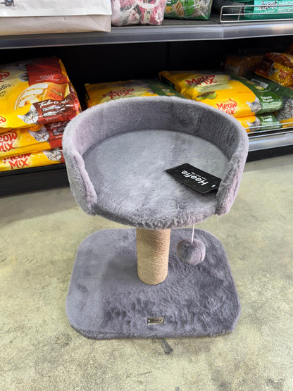 Hoofie - когтеточка с приподнятой подстилкой и игрушкой