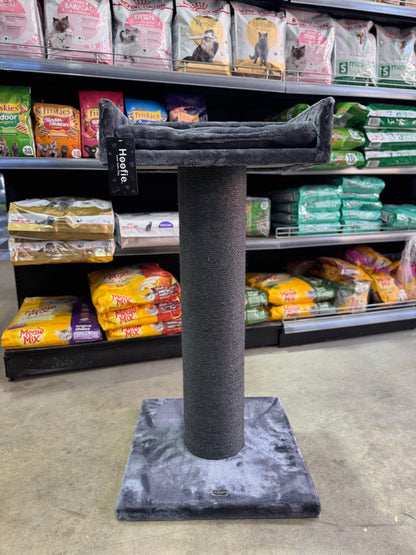 Hoofie — устройство для царапания и отдыха кошек с приподнятой подстилкой.